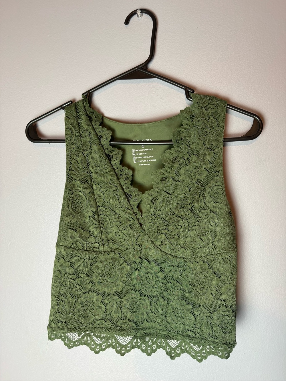 Olive Green Lace V-Neck Sleeveless Top